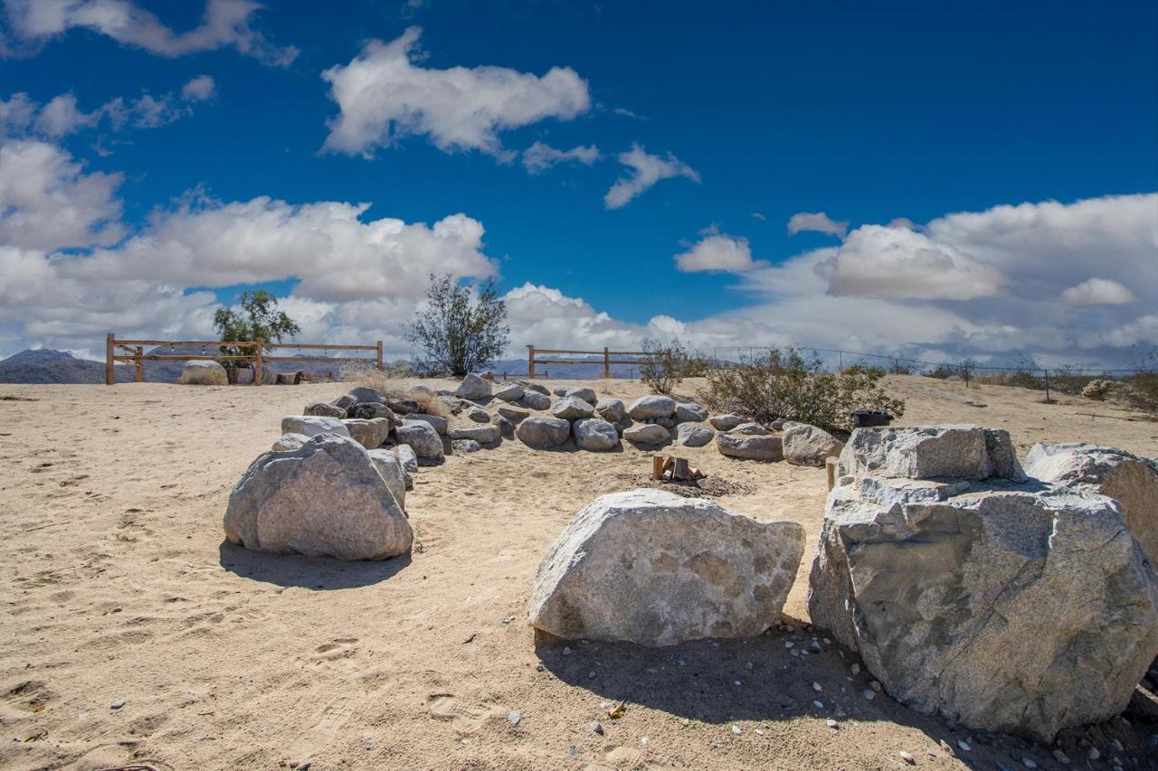 Sapphire Haven + Casita! Pool + Spa + Movie Theatre + 10 Min To Monument! Joshua Tree Extérieur photo