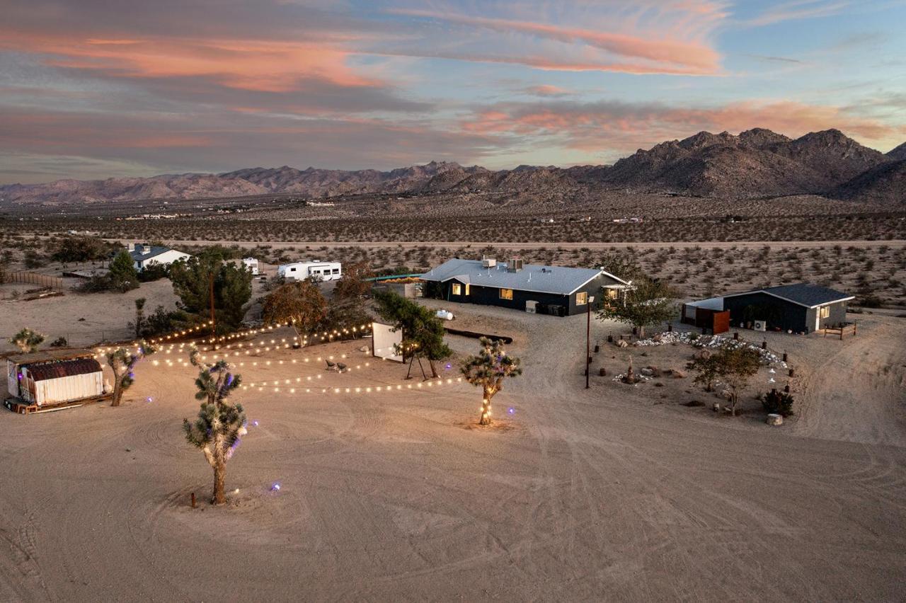 Sapphire Haven + Casita! Pool + Spa + Movie Theatre + 10 Min To Monument! Joshua Tree Extérieur photo