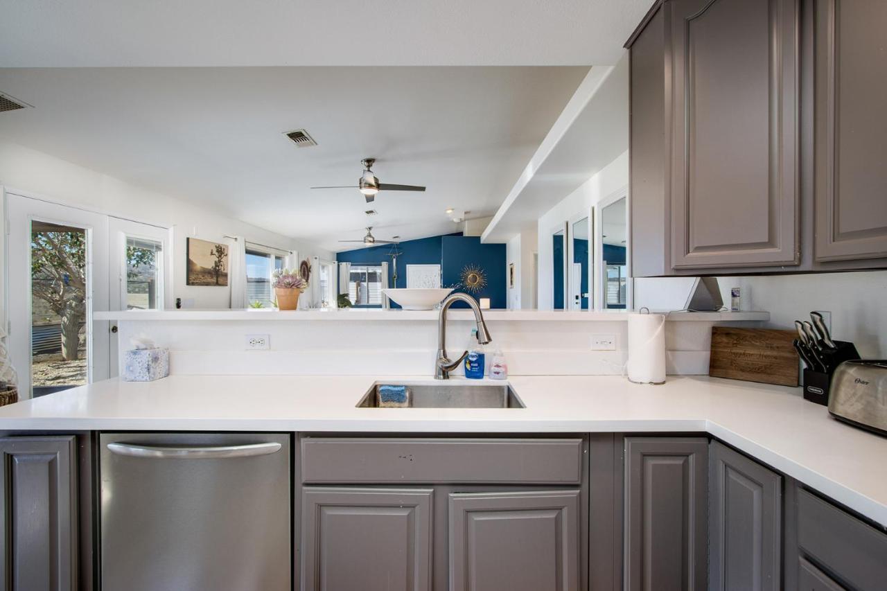 Sapphire Haven + Casita! Pool + Spa + Movie Theatre + 10 Min To Monument! Joshua Tree Extérieur photo
