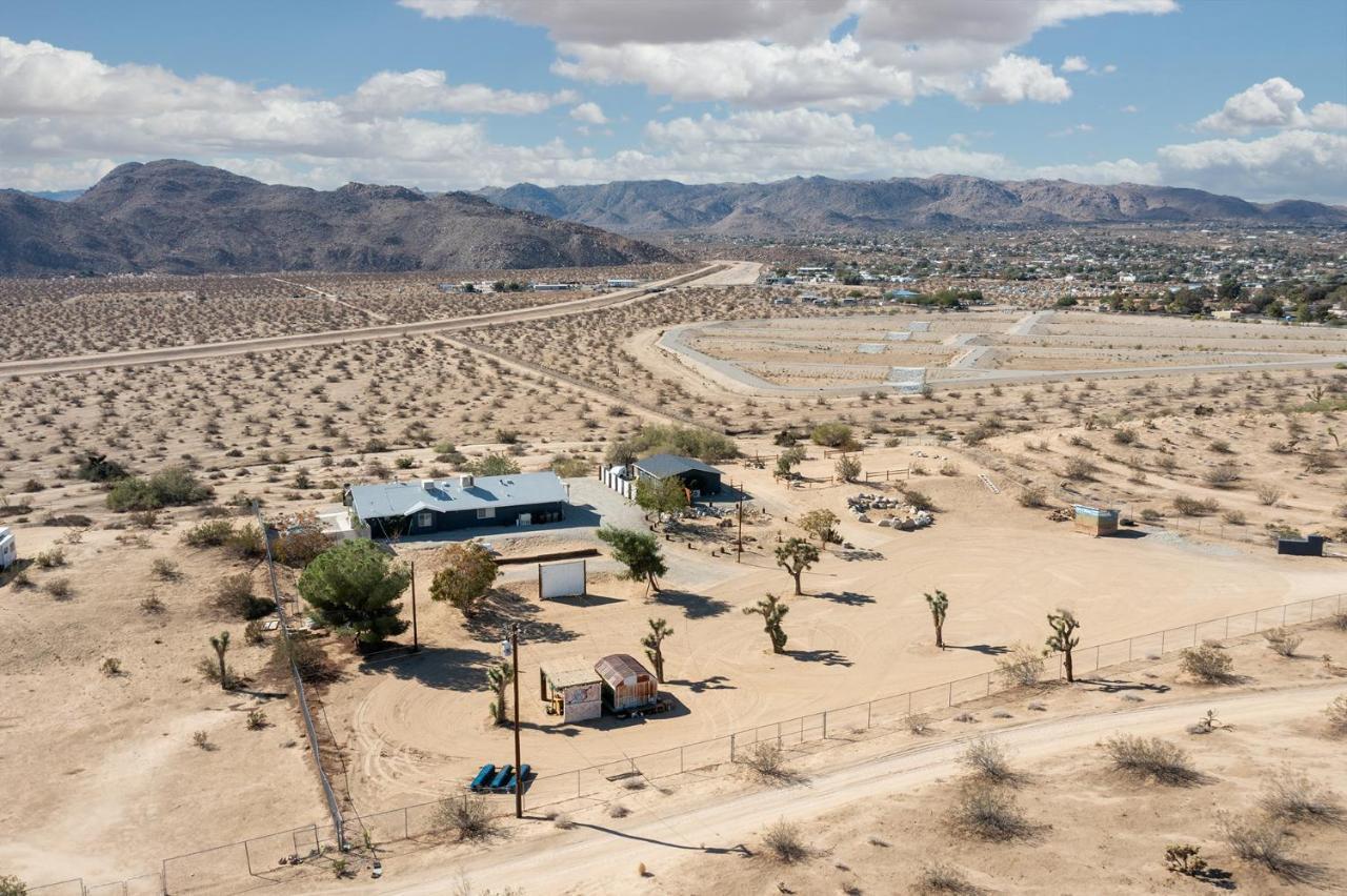 Sapphire Haven + Casita! Pool + Spa + Movie Theatre + 10 Min To Monument! Joshua Tree Extérieur photo