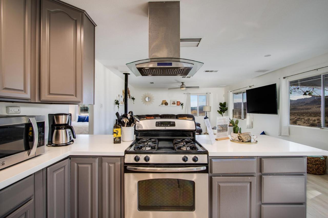 Sapphire Haven + Casita! Pool + Spa + Movie Theatre + 10 Min To Monument! Joshua Tree Extérieur photo